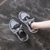 Tênis estilo "dad shoes" feminino 2026 modelo novo de verão, tênis casuais esportivos respiráveis de malha para atividades ao ar livre, tênis de caminhada coloridos versáteis e da moda
