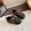 Zapatillas de entrenamiento alemanas retro con pedrería para mujer, moda versátil casual de otoño 2026, con velcro, planas cómodas, estilo Forrest Gump