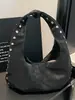 Yozzi 2026 bolso nuevo de alta moda para mujer de principios de otoño, bandolera casual retro elegante, bolso tote con tachuelas