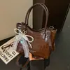La popular bolsa pequeña explosiva de este año para mujer 2026 nueva moda versátil bolsa cruzada exquisita súper caliente bolso de cubo
