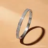 Pulsera de Acero Inoxidable Transfronteriza para Mujer, Pulsera Circular de Lujo con Baño Galvánico, Antidesvanecimiento, con Diamantes, Joyería de Pulsera de Acero de Titanio de Lujo Ligero