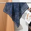 Lenço de seda vintage em espinha de peixe para mulheres, adequado para primavera e outono, lenço quadrado pequeno, elegante para camisa, gola de terno, faixa de cintura da moda e xale