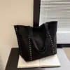 Nuevo bolso tote de gamuza de gran capacidad para principios de otoño de 2026, bolso de hombro cruzado casual vintage para el trabajo, bolso de mujer al por mayor