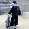 Conjunto de otoño y primavera para niños 2026 nuevo estilo, conjunto de dos piezas de sudadera para niños de tamaño mediano y grande, ropa infantil elegante y moderna