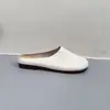 Primavera de 2024 novidades em estoque sapatos de couro bovino de primeira camada viscose cor sólida bico fechado chinelos casuais diários femininos