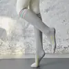 Atacado do Fabricante Novas Meias de Yoga Antiderrapantes de Cano Médio Quentes Comércio Exterior Ins Pilates Esportes Meias de Fitness de Cano Alto