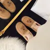 Zapatos de Algodón para el Hogar de Terciopelo Engrosado, Nuevos de Invierno, Personalizados, Transfronterizos, Antideslizantes, Modernos, Zapatos Tipo Mocasín con Borla, Versátiles, de Suela Gruesa