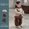 Conjunto de niña estilo retro, abrigo de algodón floral para bebé, chaqueta cálida, pantalones casuales elegantes, conjunto de tres piezas, ropa de invierno para niños