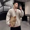 Novo suéter de tricô masculino casual versátil de inverno e outono, tamanho grande, com aparência de duas peças, corte solto