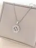 Collar Transfronterizo Europeo y Americano Más Vendido Collar con Letra Inglesa Zirconia Diseño de Lujo Ligero de Nicho Accesorios Versátiles Que No Se Desvanecen