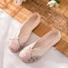 [Rongyan] Novo Produto de Verão 2024 Sapatos de Tecido Bordados da Velha Pequim Estilo Étnico Salto Baixo Estilo Chinês Sapatos Femininos Cheongsam