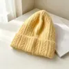 Nuevo Gorro de Punto con Estampado de Leopardo Estilo Coreano para Mujer Otoño Invierno con Pompón Engrosado Cálido de Lana Realza el Rostro Moderno Versátil Protección para los Oídos