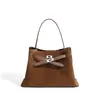 Bolso de hombro de diseño nicho para otoño e invierno, piel genuina, lujo ligero, gran capacidad, bolso cruzado simple, acabado mate, bolso cruzado de alta gama