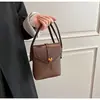 Bolsa quadrada pequena transfronteiriça, bolsa de celular fashion, bolsa transversal de couro macio retrô, bolsa de ombro compacta e versátil, bolsa feminina atacado