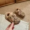 Zapatos Birkenstock para Niños 2026 Otoño/Invierno Nuevo Estilo Niñas Estampado de Leopardo Calientes con Felpa Zapatos de Algodón Zapatos Peludos sin Cordones para Niños