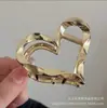 Grampo de Metal Plissado Coração Estrela de Cinco Pontas para Mulheres Design de Nicho Grampo de Cabelo na Parte de Trás da Cabeça Exquisite Grampo Tubarão para Cabelo Meio Preso para Mulheres