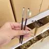 Pincel Especial para Aplicar Detalhes de Sombra no Canto Interno do Olho, Colorir e Esfumar o Canto Interno do Olho, Tubo de Cobre Ébano Cangzhou Pincel de Maquiagem