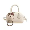 2026 Nuevo Estilo Coreano Lindo Colgante de Peluche Bolso Cuadrado Pequeño para Mujer, Bolso de Hombro Cruzado Versátil, Bolso de Mano de Alta Gama para Mujer