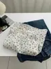 Camisa floral de cuello redondo con botones de concha, estilo pastoral suave, para mujer, principios de otoño 2026, blusa de manga larga abullonada de algodón puro, venta al por mayor