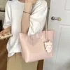 Bolsa Tote Branca em Relevo para Mulheres 2026 Nova Bolsa de Ombro de Grande Capacidade Bolsa de Mão Versátil para o Dia a Dia Bolsa para Aula de Estudante