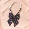 Departamento Japonés Estilo Universitario Estudiante Rayas Rojas Corbata JK Femenina Lazo Perezoso Sin Cuello Accesorios Flor de Cuello