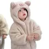 Casaco de Pelúcia Fofo e Quente para Meninas Bebês Outono Inverno com Capuz Forrado de Fleece Orelhas de Porquinho Tridimensionais Roupas de Algodão Espessadas