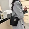 Bolsa Balde de Mão Tendência e Elegante, Nova Bolsa de Ombro de Design de Nicho Verão 2025, Bolsa Transversal Estilosa