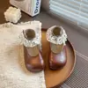 Sapatos Delicados com Renda para Meninas 2026 Nova Coleção de Primavera Sapatos de Princesa para Crianças com Laços Sapatos de Couro da Moda para Bebês