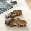 Tamancos de Verão 2026 Estampa de Leopardo Retrô para Mulheres, Sandálias Fechadas macias com aumento de altura, Uso Duplo para Casa e Exterior, Sapato de Jardim
