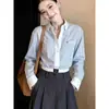 Camisa polo de rayas azules y blancas estilo francés con un diseño de hombro entallado, nueva colección otoño 2026 para mujer, un top sofisticado y elegante para el trabajo