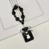 Pingente de chaveiro de garrafa de perfume com laço adornado com diamantes com corrente de contas de cristal, acessório de bolsa requintado e brilhante com diamantes, corrente para pendurar no celular