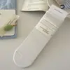 Meias Brancas Retas Simples para Primavera e Verão Estilo Coreano Padrão Escuro Laço de Coração Meias de Cano Médio Borda de Renda Meias de Algodão Respiráveis para Mulheres