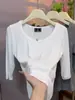 Nuevo estilo de otoño para mujer, elegante y adelgazante, camiseta de canalé de manga media de moda con cuello en U bajo y diseño en el hombro derecho, perfecta como capa interior.