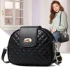 Bolsa de Ombro Feminina Elegante para Primavera e Outono, Bolsa Transversal Preta Acolchoada da Moda com Alça Única para Mulheres de Meia-Idade, Bolsa Pequena Versátil de Três Compartimentos