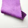 Tejido de satén elástico, grueso y brillante con una caída suave, que presenta un efecto reluciente de seda artificial, adecuado para disfraces de baile y ropa formal.