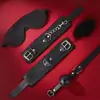 Juguetes sexuales set de bondage SM antifaz, bola de mordaza, esposas, varita de plumas simple set de cuatro piezas productos sexuales para adultos al por mayor