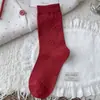 Meias Vermelhas para Mulheres em Seu Ano do Zodíaco, Meias de Algodão de Cano Médio para Outono e Inverno, Meias Vermelhas Florais Escuras Modernas, Meias Vermelhas de Casamento para Mulheres