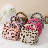 C Bolsa Cosmética Portátil de Pelúcia Leopardo Quente Transfronteiriça Bolsa de Armazenamento para Cuidados com a Pele de Viagem Bolsa de Armazenamento de Cosméticos de Viagem