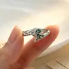 Nuevo Anillo de Serpiente para Mujer, Estilo Simple y Genial, Anillo de Dedo Índice de Lujo Ligero, Diseño de Nicho, Exquisito Anillo de Serpiente con Diamantes Brillantes, Fuente de Suministro