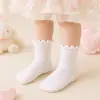 Meias de Algodão Brancas com Renda Franzida de Meia-Panturrilha para Primavera e Verão Doces Versáteis Cor Sólida Estilo Coreano Novas Meias para Bebês e Crianças