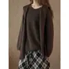 A Nova Coleção de Inverno do Louvre Apresenta um Suéter de Lã Tricotado Colorido Vintage Estilo Coreano com Decote V Combinado com um Top Cachecol Removível para Mulheres