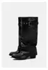 Botas de couro bovino com bico fino e rebites na perna da calça, feminino, fivela de couro, plissadas, botas altas, salto grosso retrô, panturrilha larga, botas de montaria