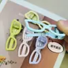 Pinza para el pelo con montura de gafas de color caramelo para niñas, linda pinza de pico de pato para flequillo y peinado del cabello suelto, accesorio de moda para el cabello de color macarrón