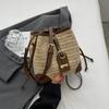 Bolso de paja de diseño de nicho popular de este año 2023 nuevo bolso para mujer verano estilo occidental todo-partido bolso bandolera bolso cubo