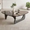 Diseño minimalista, moderno y simple de madera maciza, con una mesa de centro redonda con tapa de cristal templado, ideal para apartamentos pequeños y salas de estar