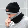 Gorro y bufanda de invierno transfronterizos conjunto de dos piezas para hombre gorro de punto cálido con forro de forro polar protección para los oídos para montar al aire libre gorro de lana para la cabeza