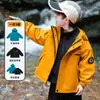 Chamarra cortavientos para niños, estilo para hombre, nuevo modelo 2026, diseño 3 en 1 desmontable, prenda exterior otoño/invierno para niños, adecuada para actividades al aire libre, a prueba de viento e impermeable