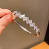 Pulsera Abierta de Cadena con Circonita Bañada en Oro Real Pulsera de Moda Simple Retro Europea y Americana Joyería de Lujo Ligero de Alta Gama para Mujeres
