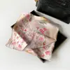 Pañuelo Cuadrado Estampado de Flores de Rosa Primavera y Verano Pañuelo de Seda Día de la Diosa Pañuelo Cuadrado Pequeño Elegante Literario Pañuelo de Seda Pañuelo para Mujer Bufanda