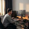 Mesa de computador, design simples e moderno, adequada para uso doméstico, estudo, jogos e trabalho de escritório; um conjunto completo de móveis de escritório